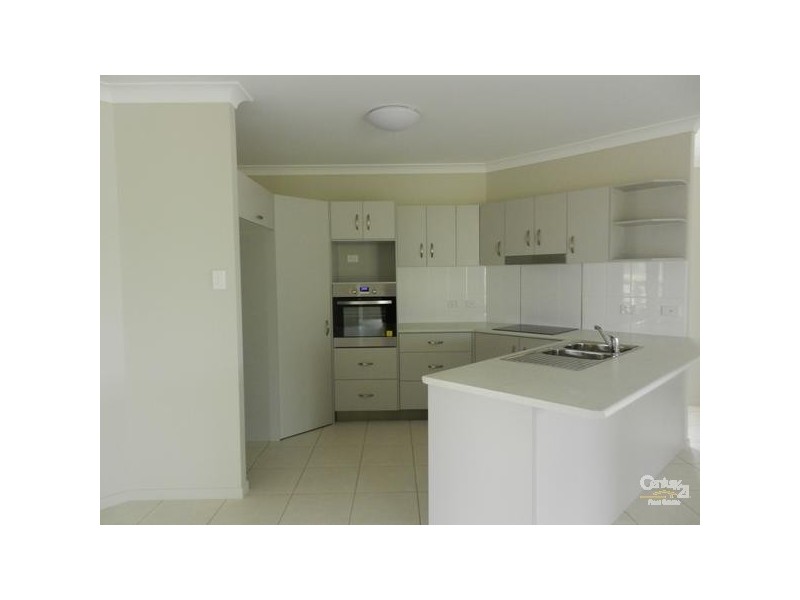 Bushland Beach QLD 4818