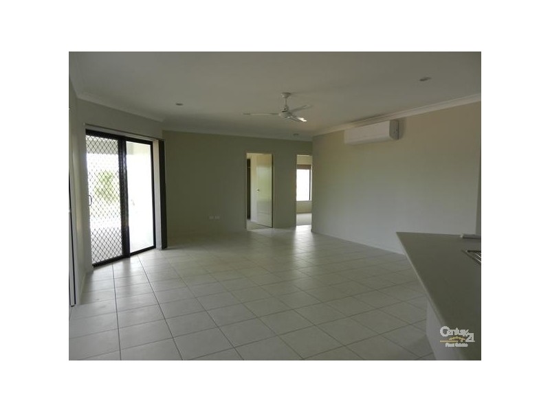 Bushland Beach QLD 4818