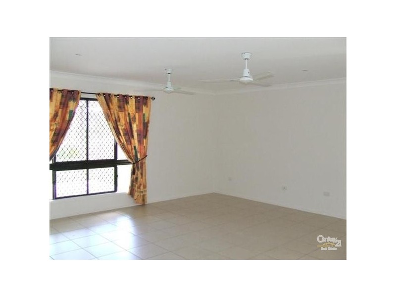 Bushland Beach QLD 4818