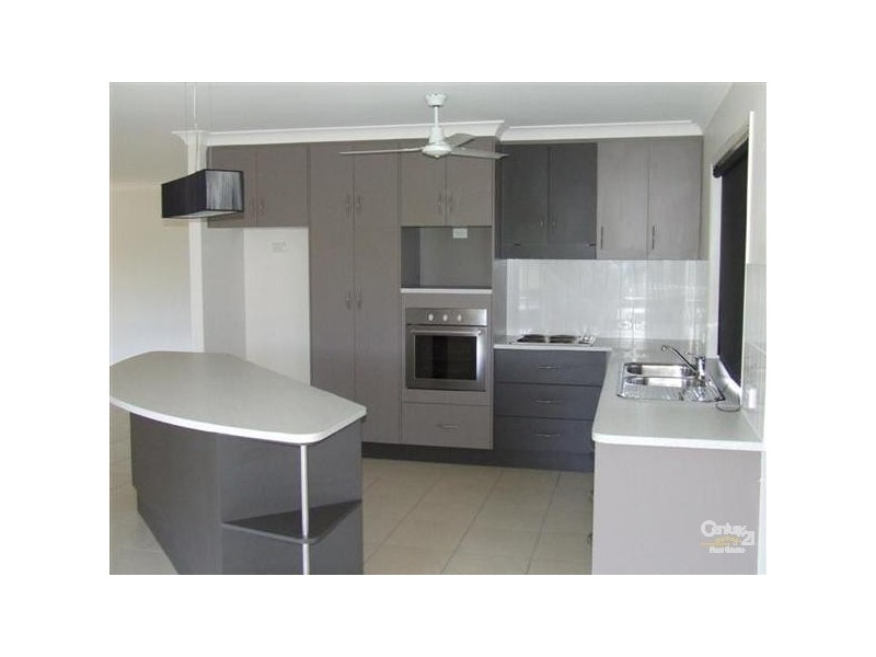 Bushland Beach QLD 4818