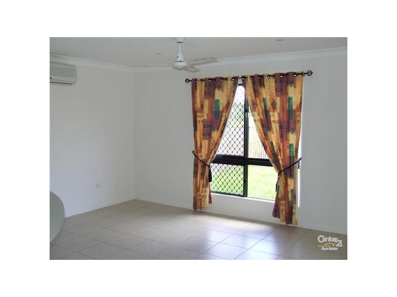 Bushland Beach QLD 4818