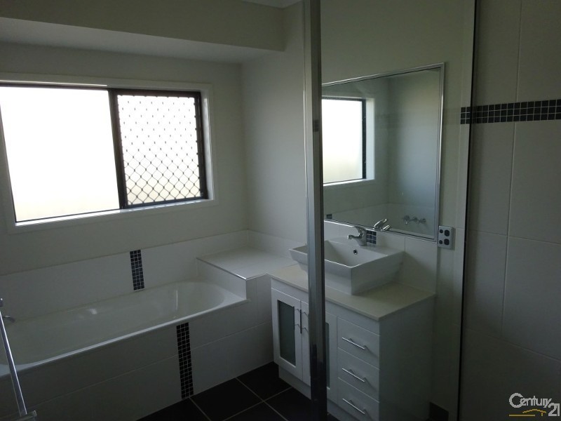 57 Daintree Drive, Bushland Beach QLD 4818