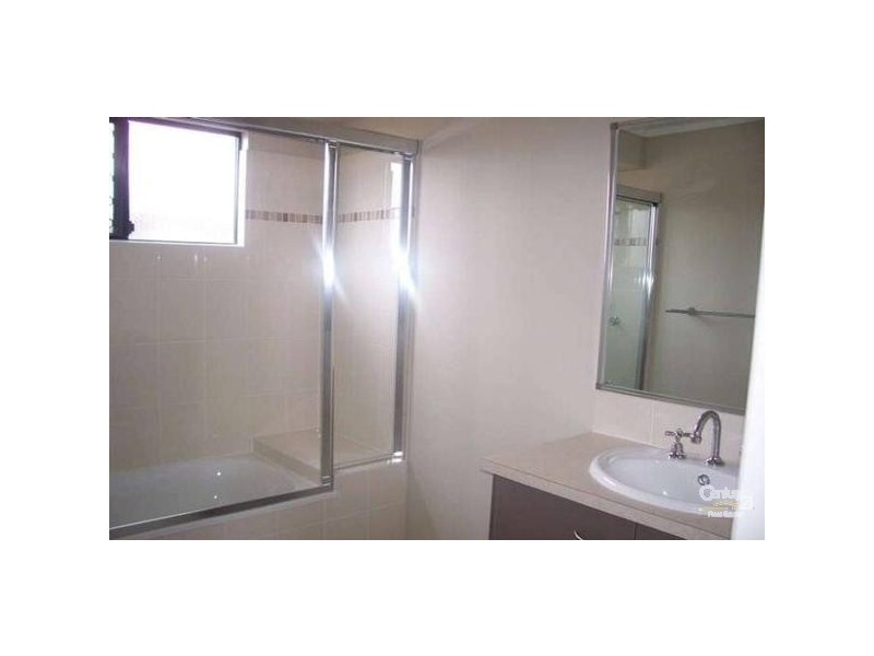 8 Carholm CT, Kirwan QLD 4817