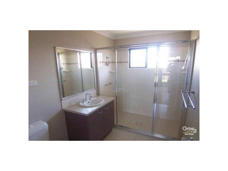 8 Carholm CT, Kirwan QLD 4817