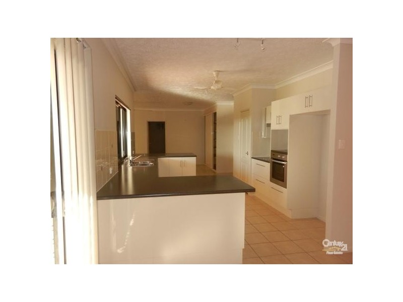 Bushland Beach QLD 4818