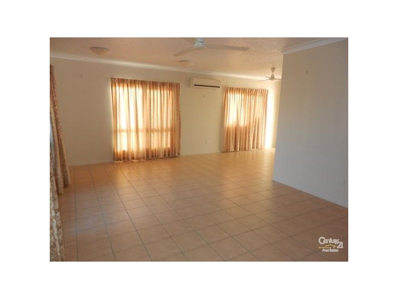 Bushland Beach QLD 4818