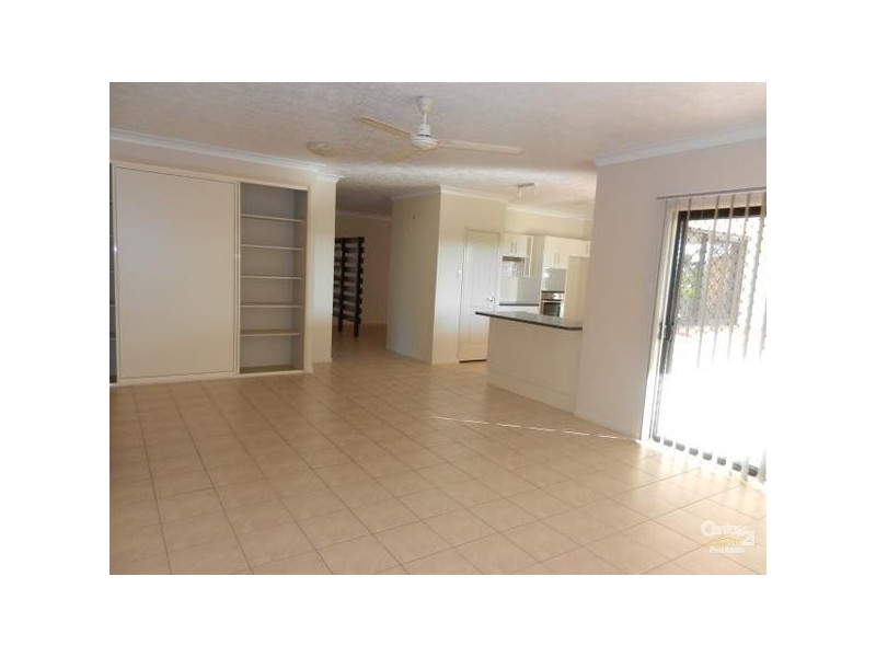 Bushland Beach QLD 4818