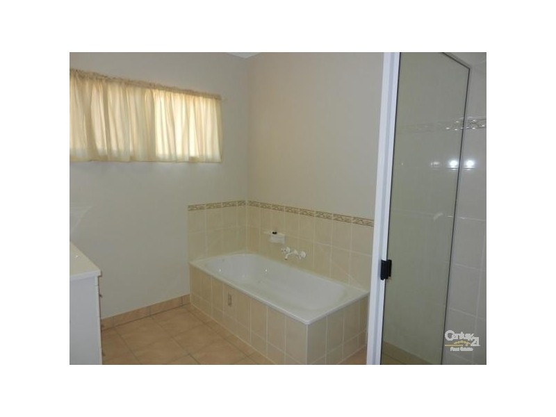 Bushland Beach QLD 4818