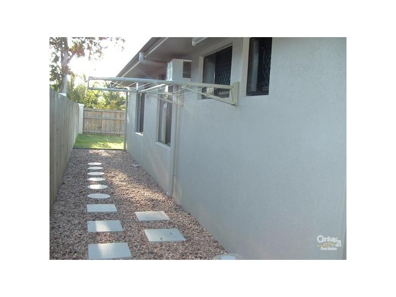 Bushland Beach QLD 4818