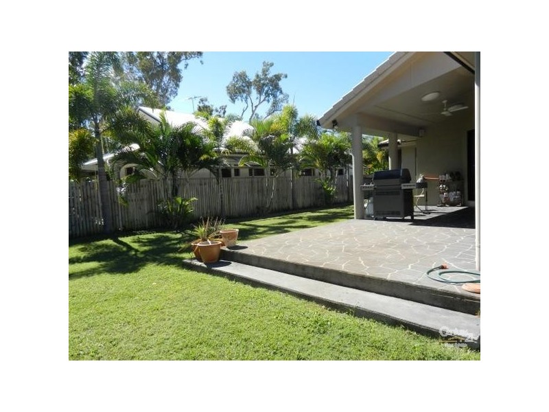 Bushland Beach QLD 4818