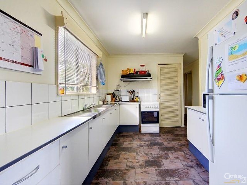 16 Hall Street, Kirwan QLD 4817