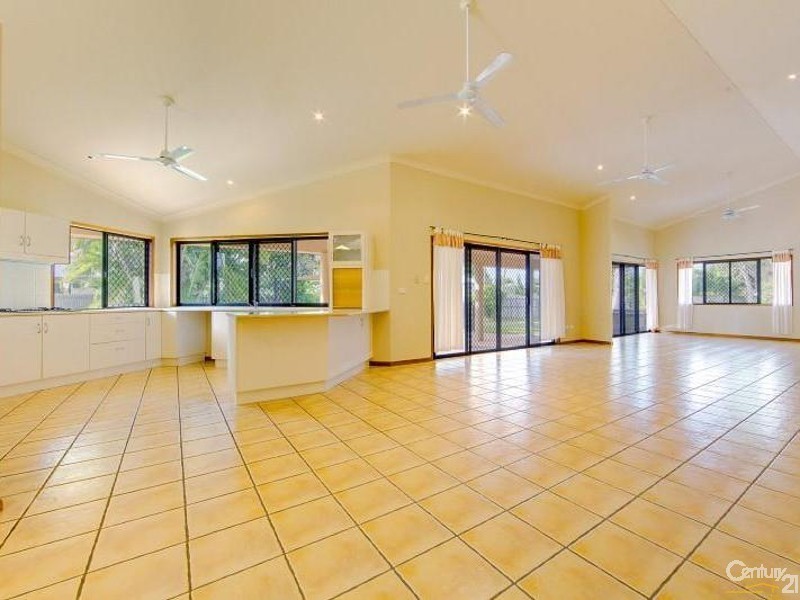 4 Hickory Court, Bushland Beach QLD 4818