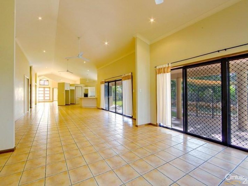 4 Hickory Court, Bushland Beach QLD 4818
