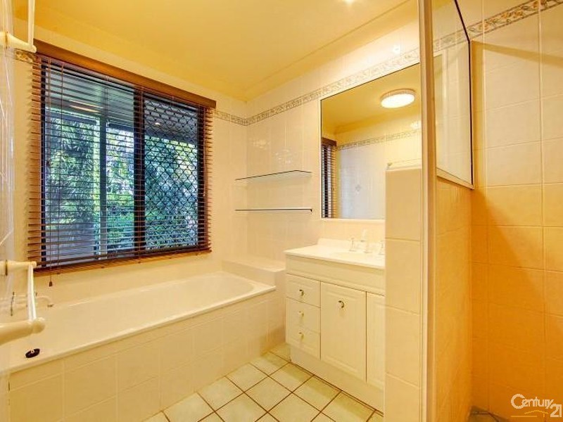 4 Hickory Court, Bushland Beach QLD 4818