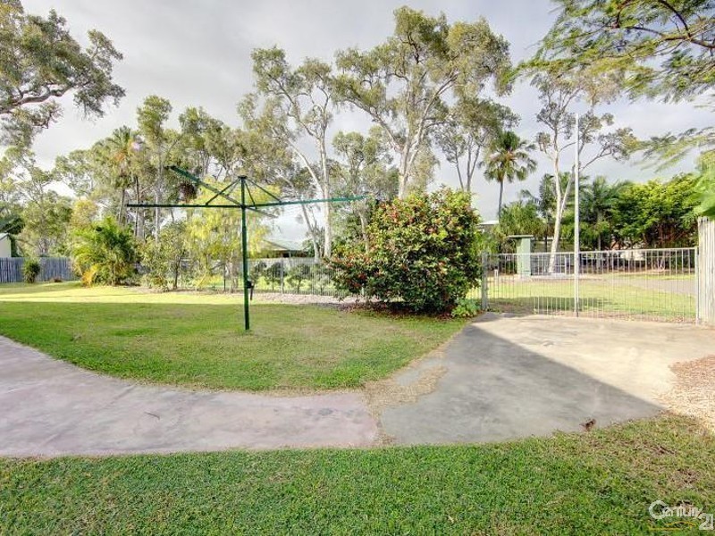 4 Hickory Court, Bushland Beach QLD 4818