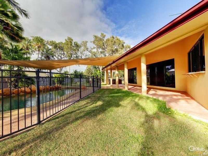 4 Hickory Court, Bushland Beach QLD 4818