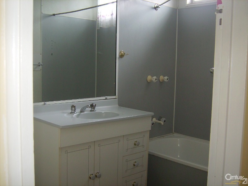 16 Davies Street, Mount Louisa QLD 4814