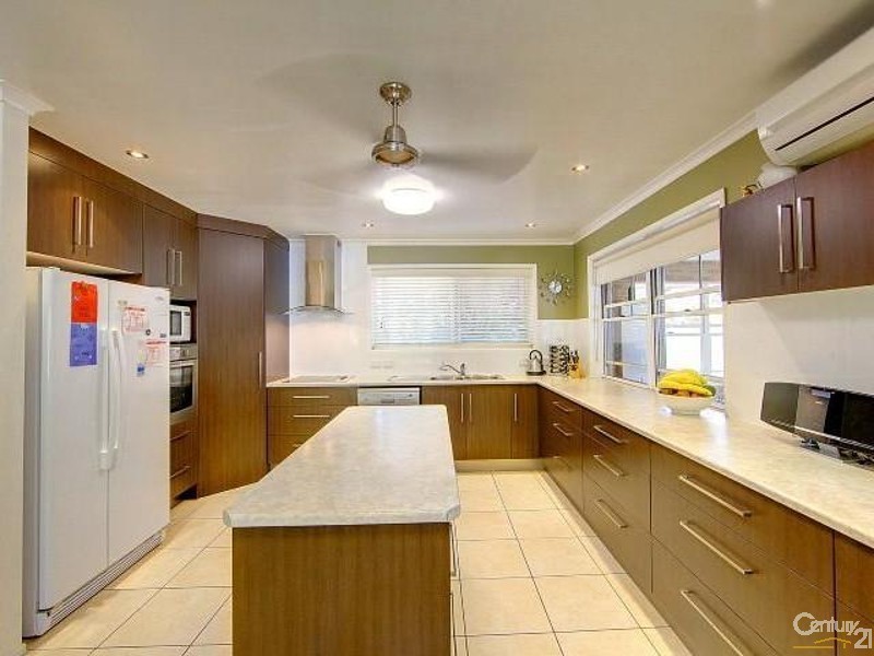 6 Birch Court, Bushland Beach QLD 4818