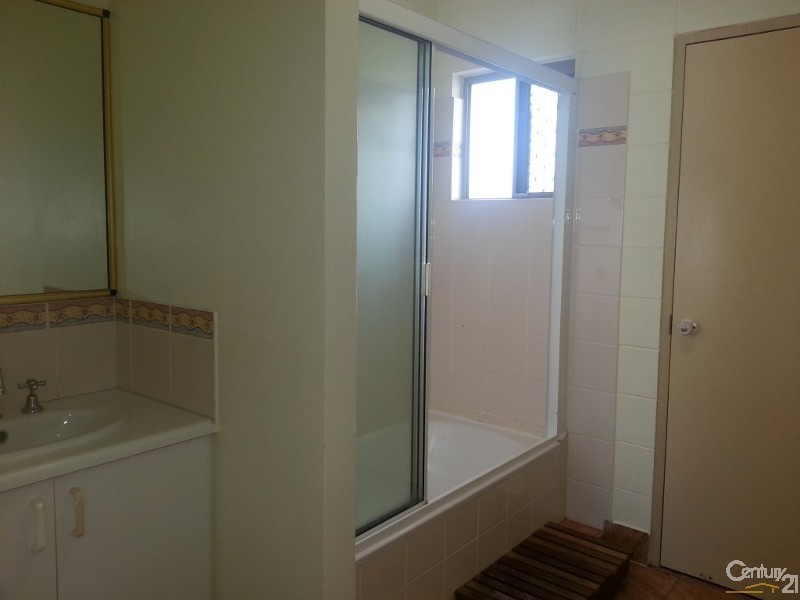 6 Lyndhurst Street, Mount Louisa QLD 4814