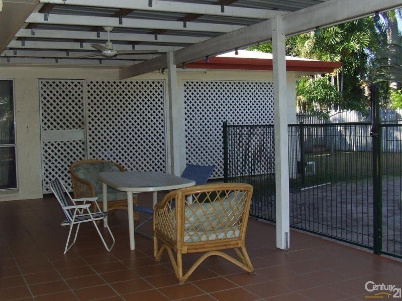 27 Hinchinbrook Drive, Thuringowa Central QLD 4817