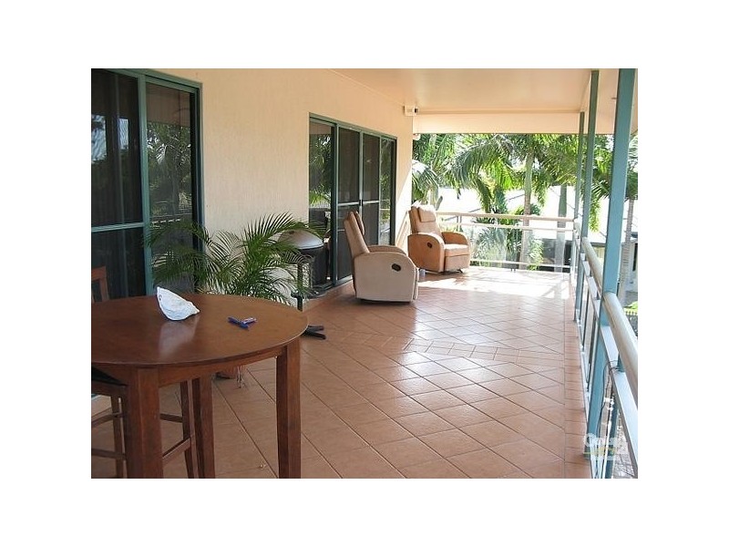 Bushland Beach QLD 4818