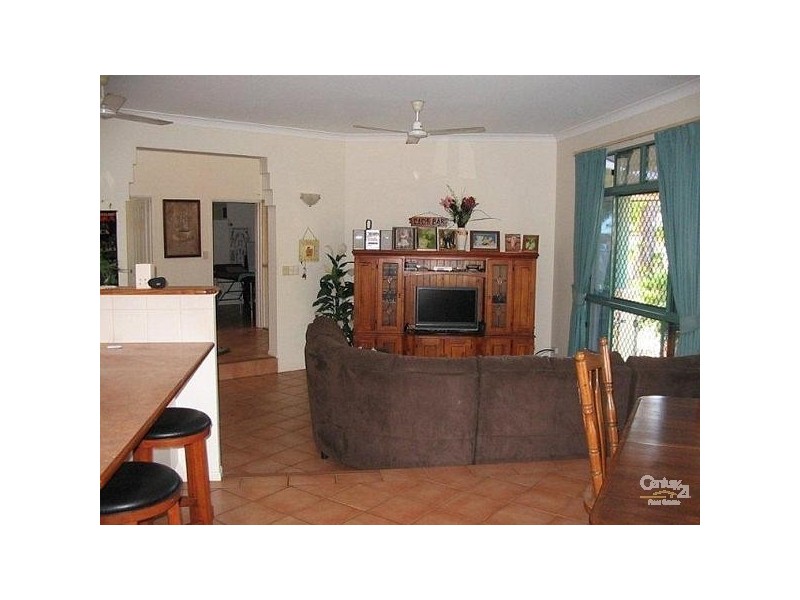 Bushland Beach QLD 4818