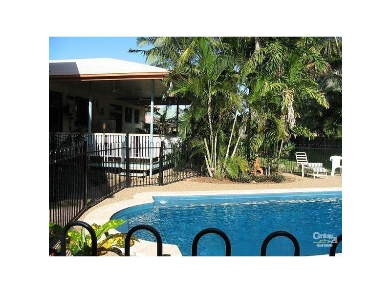 Bushland Beach QLD 4818