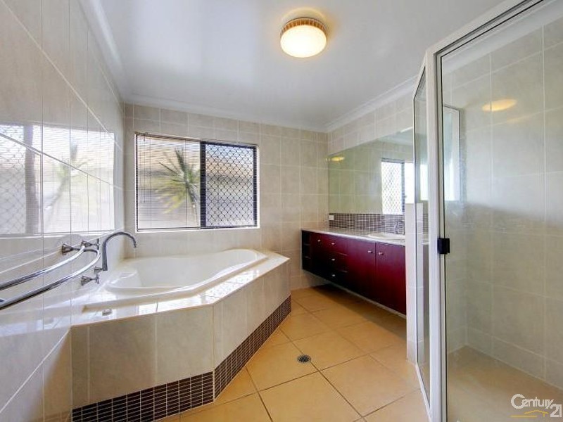 5 Crinum Way, Mount Louisa QLD 4814