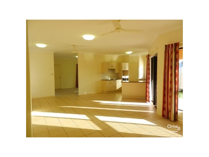 4 Bronte Court, Bushland Beach QLD 4818