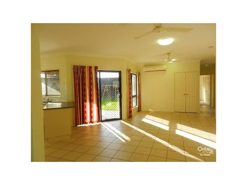 4 Bronte Court, Bushland Beach QLD 4818