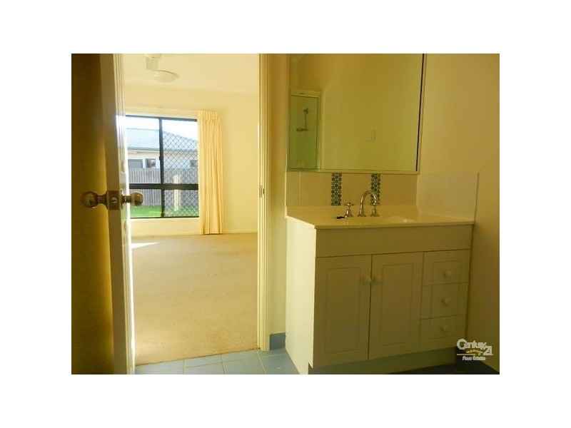 4 Bronte Court, Bushland Beach QLD 4818