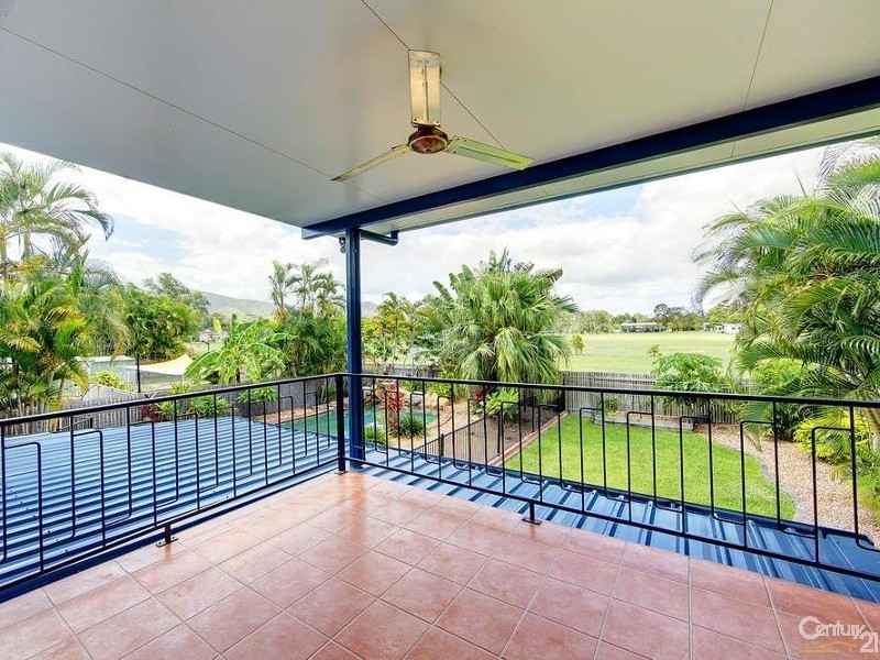 9 Bloom Ct, Cranbrook QLD 4814