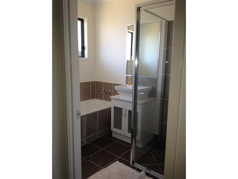 Bushland Beach QLD 4818