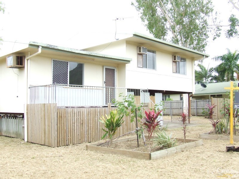 1 Arkana Court, Rasmussen QLD 4815