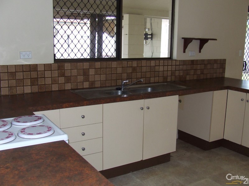 141 Miles Avenue, Kelso QLD 4815