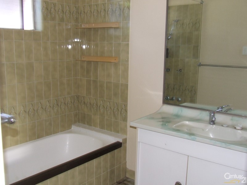 141 Miles Avenue, Kelso QLD 4815