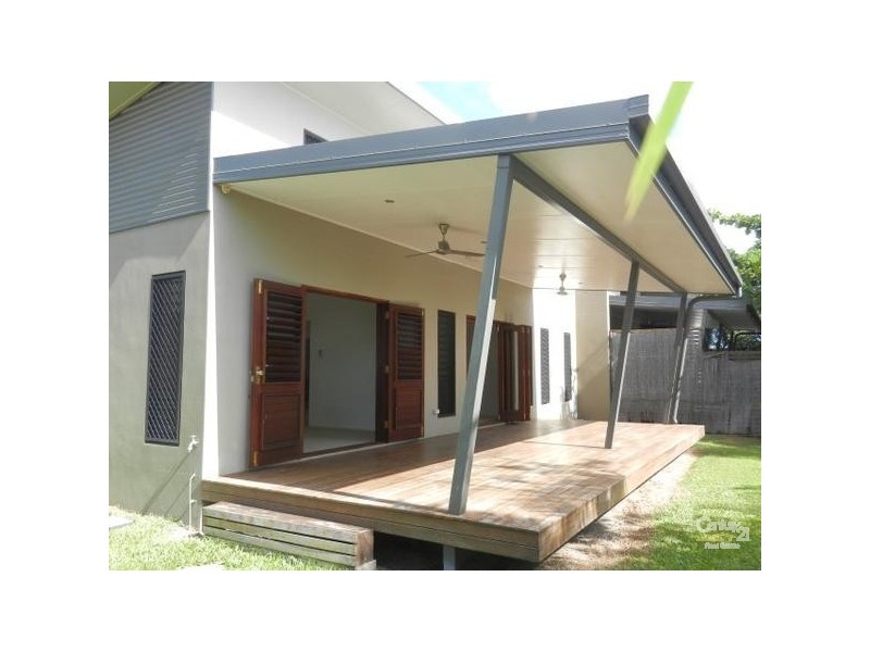 Bushland Beach QLD 4818