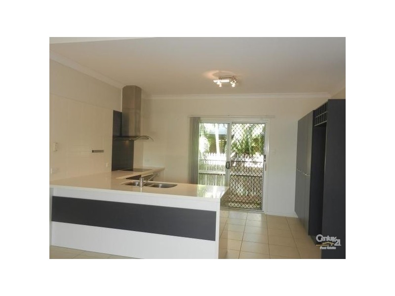 Bushland Beach QLD 4818