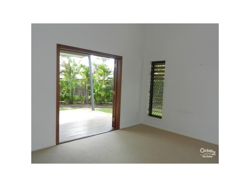 Bushland Beach QLD 4818