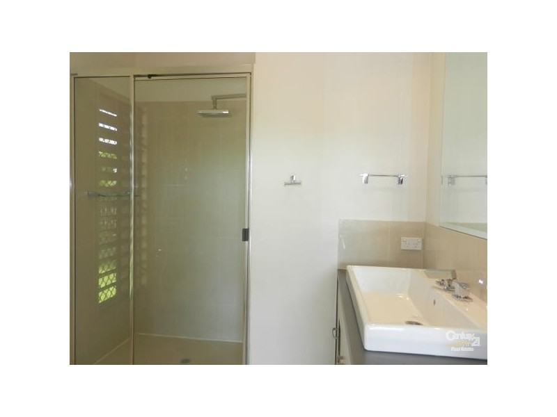 Bushland Beach QLD 4818