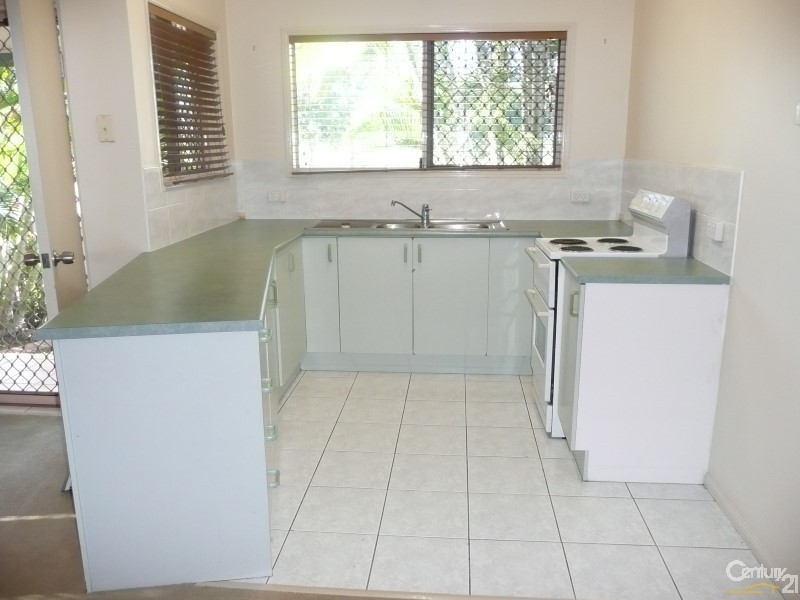 2/13 Second Avenue, Railway Estate QLD 4810