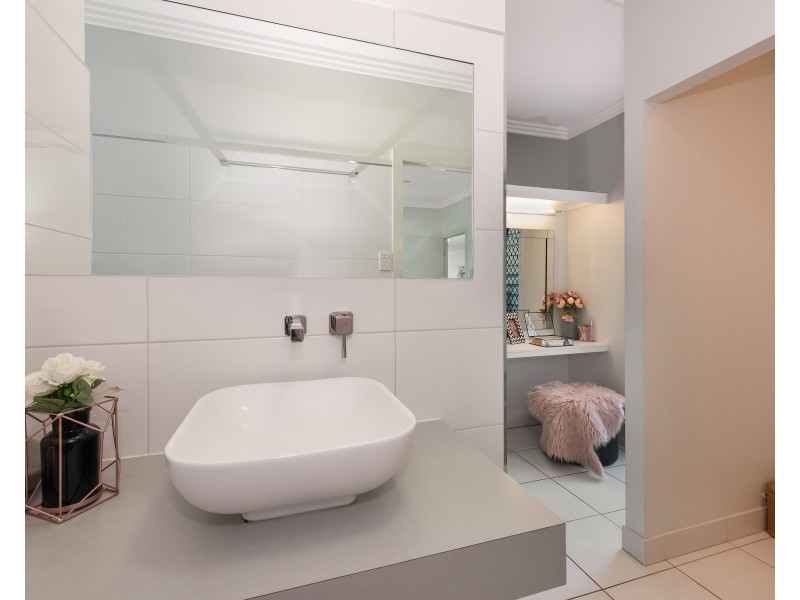 12 Hillock Crescent, Bushland Beach QLD 4818