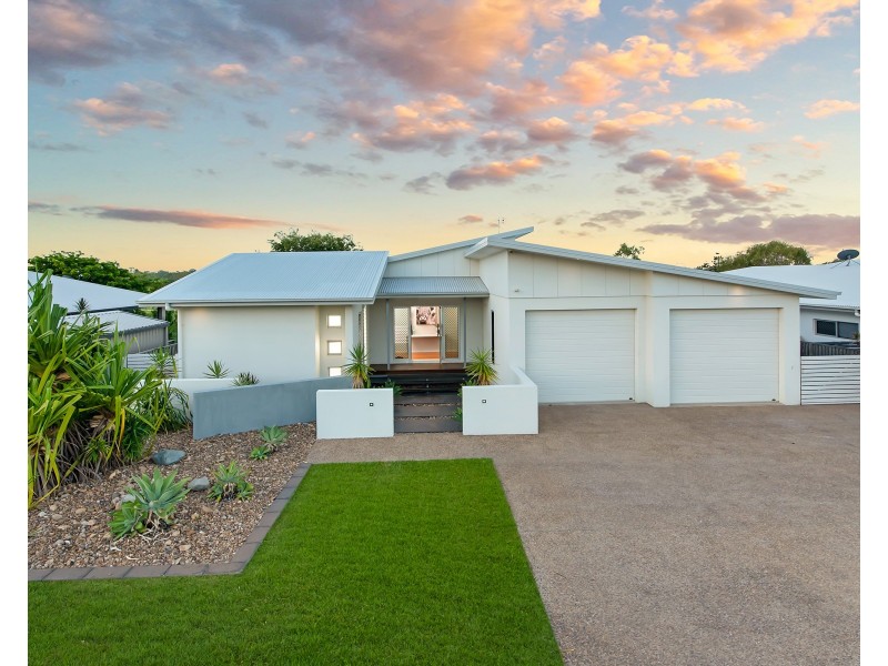 12 Hillock Crescent, Bushland Beach QLD 4818