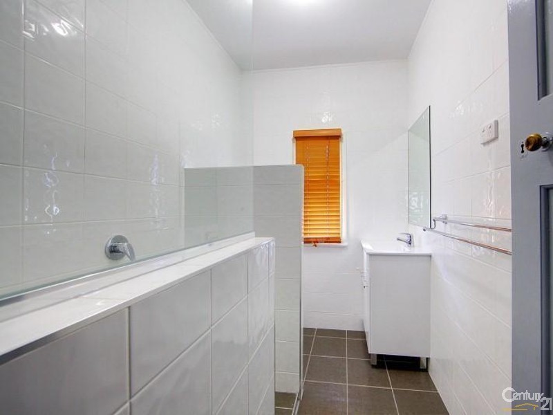 33 Edwards Street, West End QLD 4810