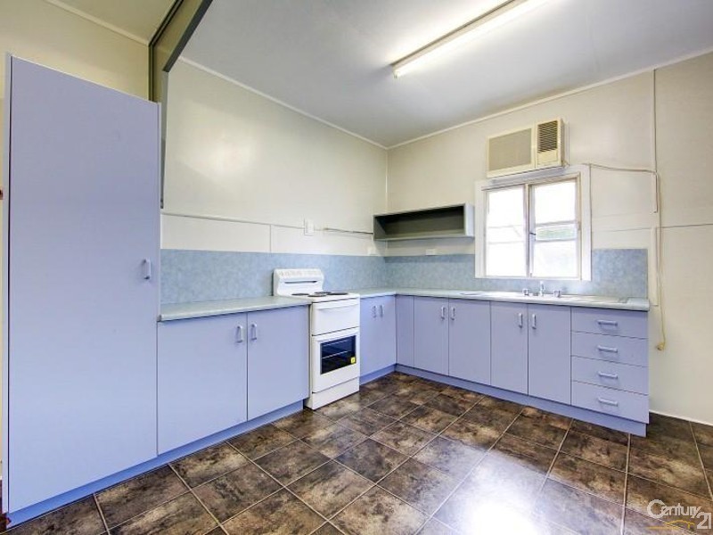 33 Edwards Street, West End QLD 4810