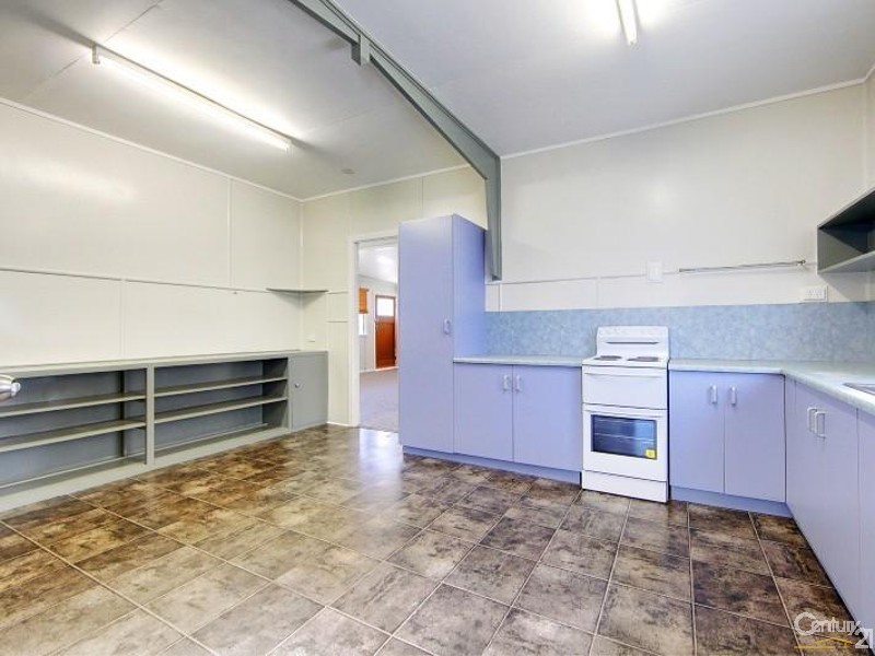 33 Edwards Street, West End QLD 4810