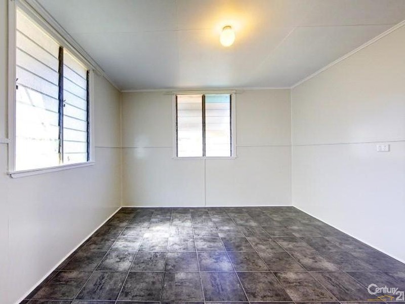 33 Edwards Street, West End QLD 4810