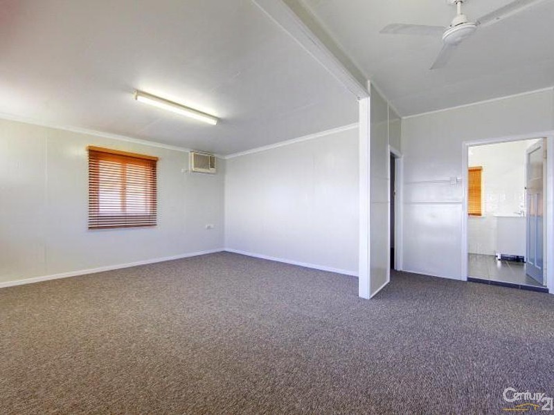 33 Edwards Street, West End QLD 4810
