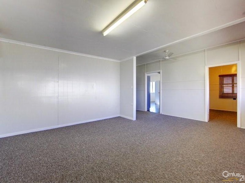 33 Edwards Street, West End QLD 4810