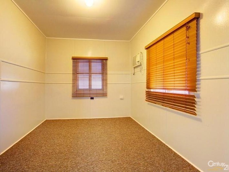 33 Edwards Street, West End QLD 4810